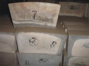 Silicon nitride bonded silicon carbide brick